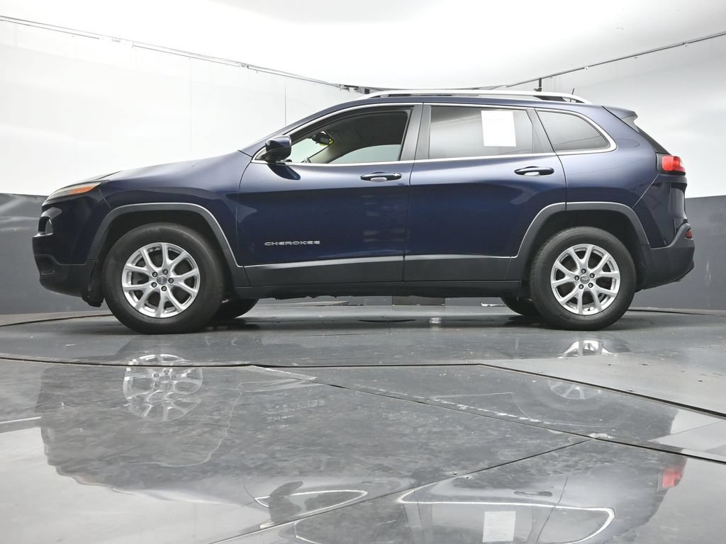 Used 2016 Jeep Cherokee Latitude w/ Safety/Convenience Group AWD/4WD image 18