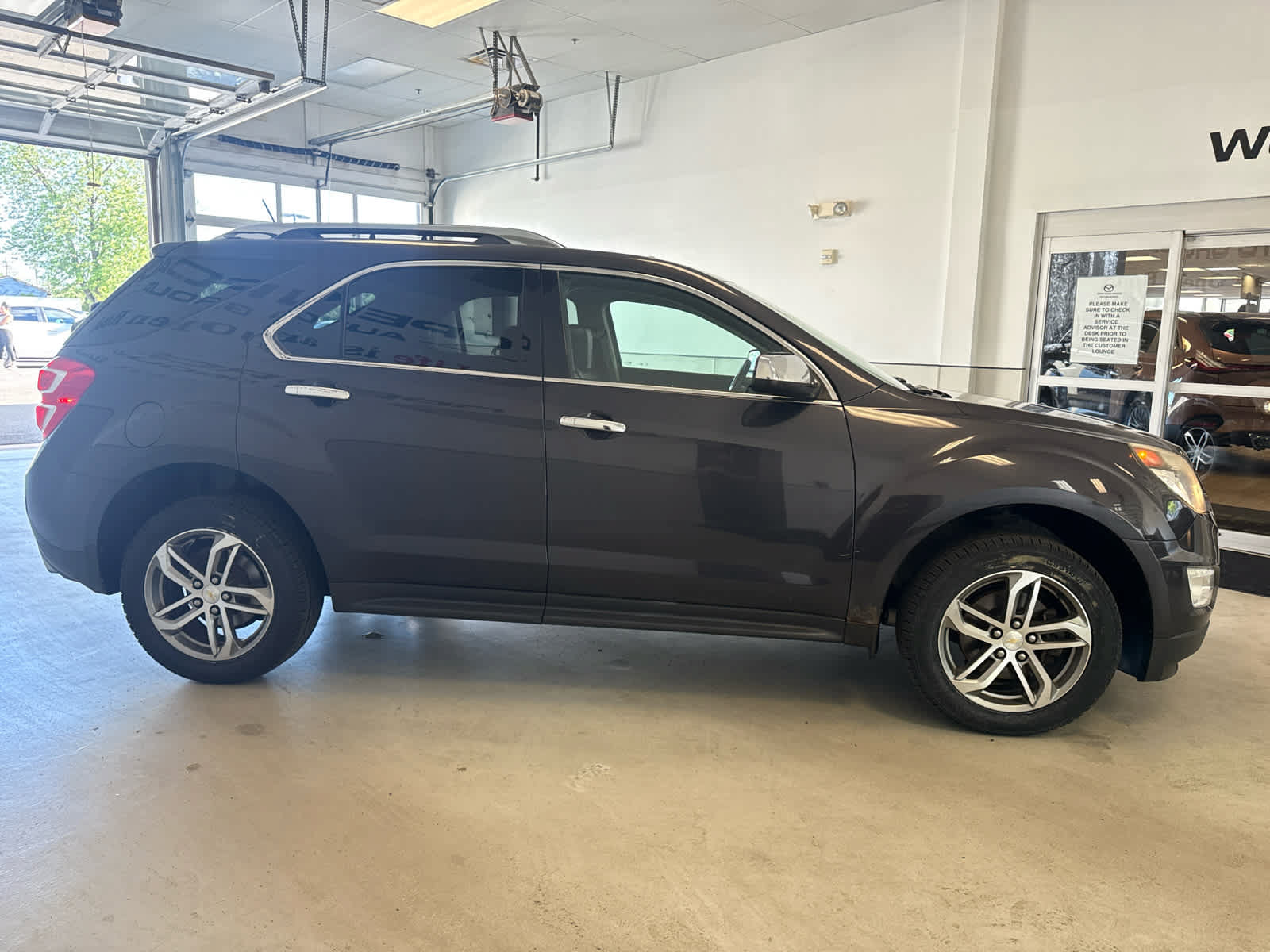 Used 2016 Chevrolet Equinox LTZ w/ Enhanced Convenience Package AWD/4WD image 7