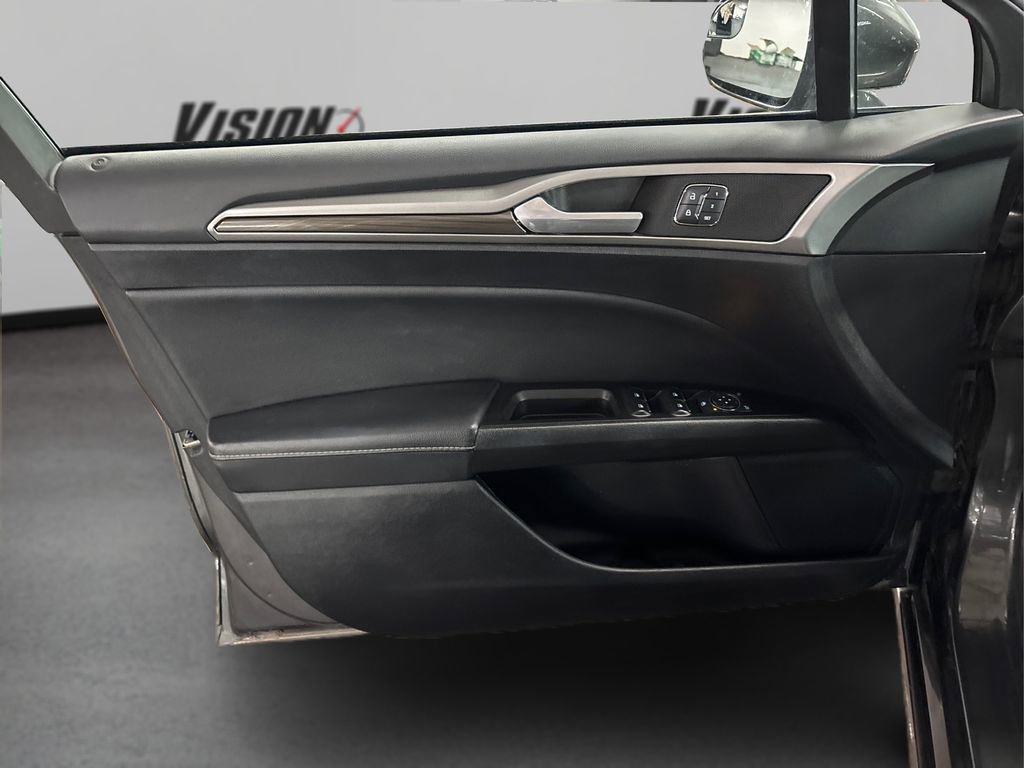 Used 2018 Ford Fusion SE w/ Fusion SE Technology Package image 23