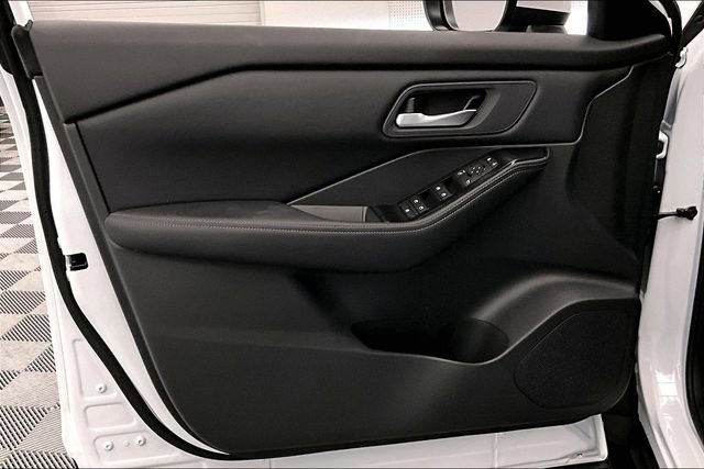 New 2025 Nissan Rogue SV image 30