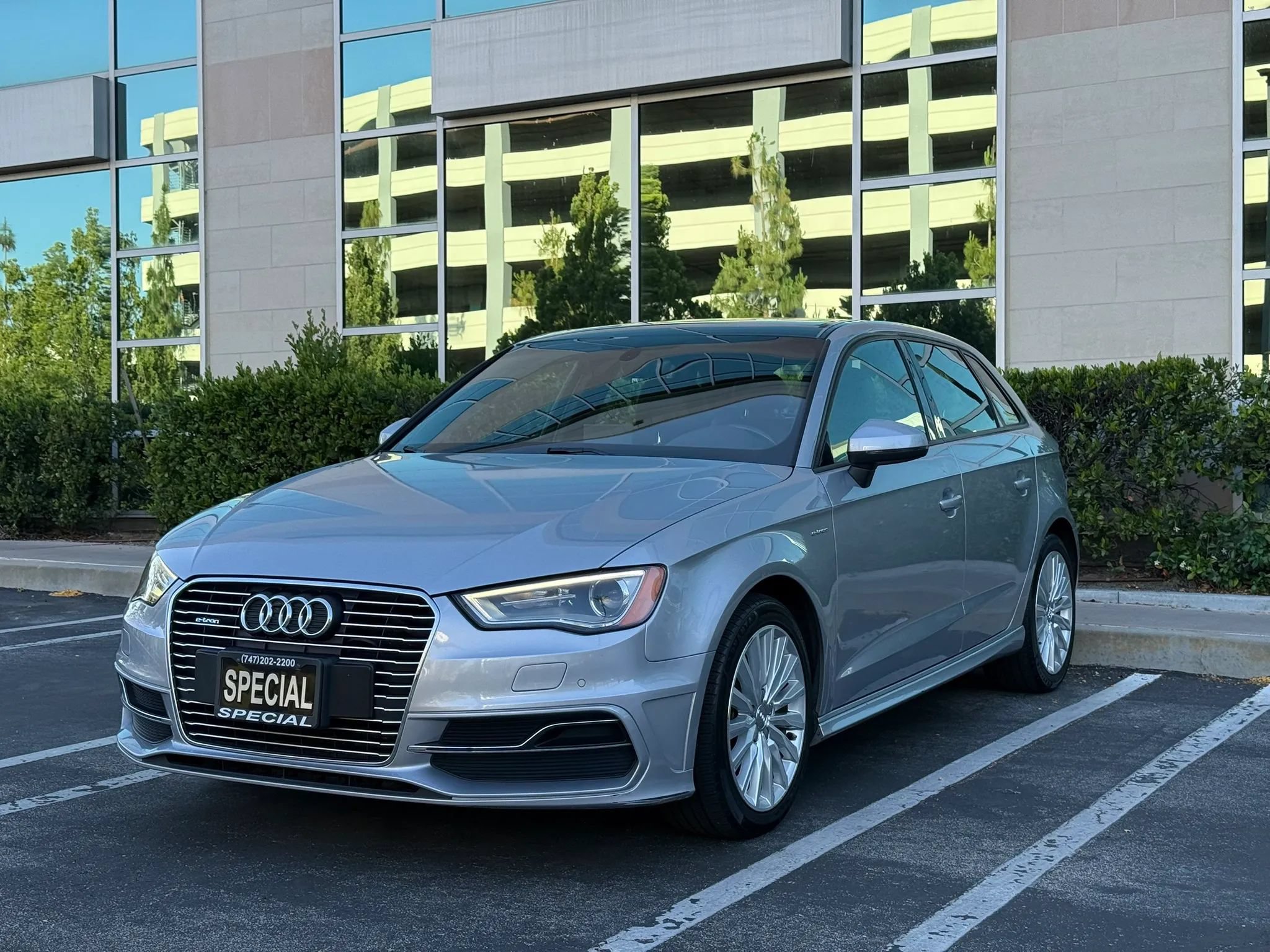 Used 2016 Audi A3 e-tron Premium w/ 17" Wheel Package FWD image 1