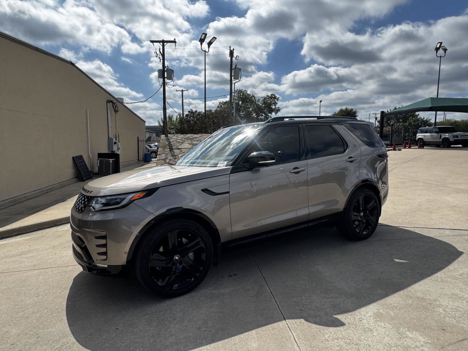 Certified 2026 Land Rover Discovery Dynamic SE AWD/4WD image 2