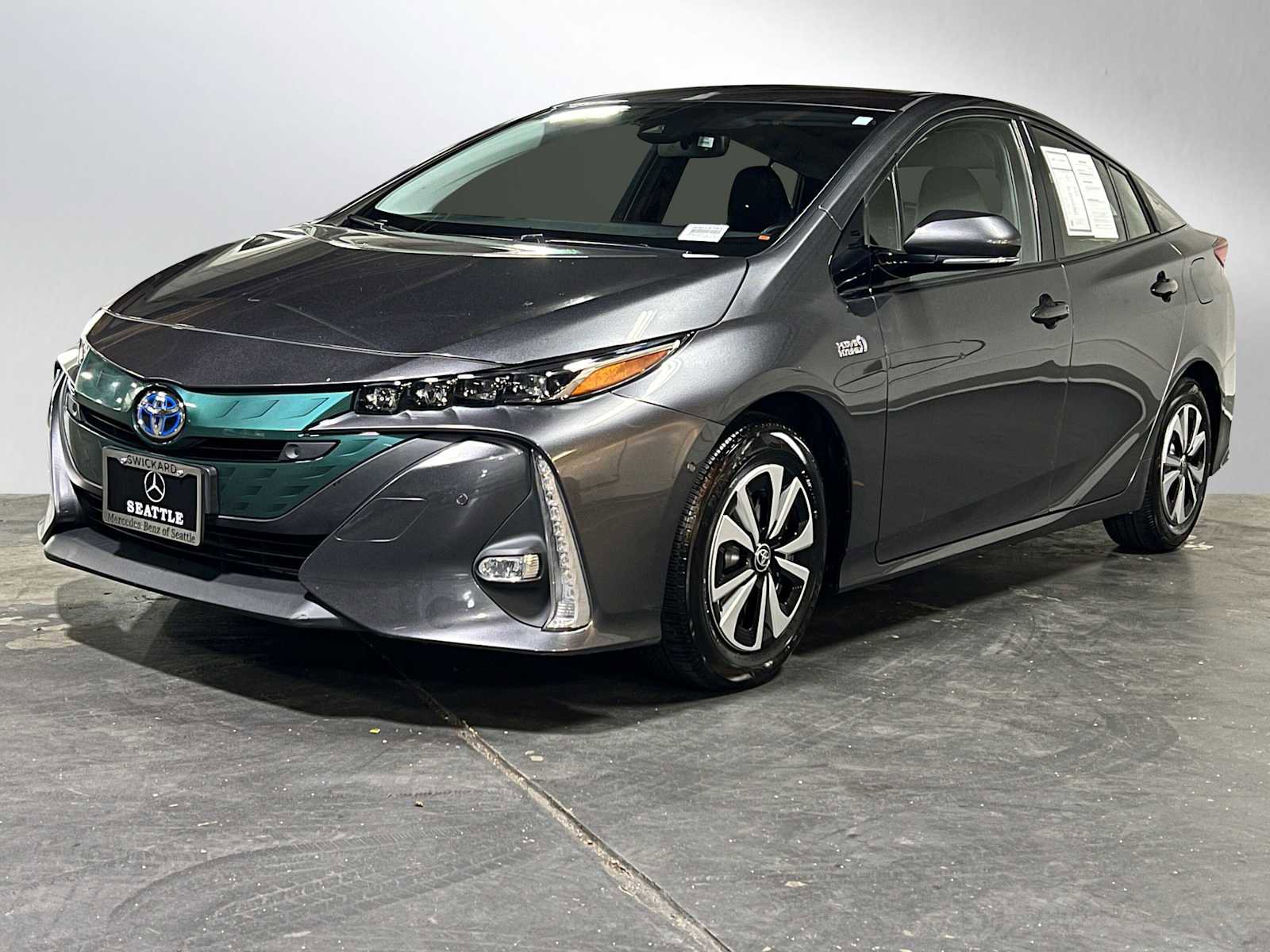 Used 2017 Toyota Prius Prime Premium image 7