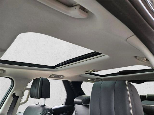 Used 2017 Land Rover Discovery First Edition image 17