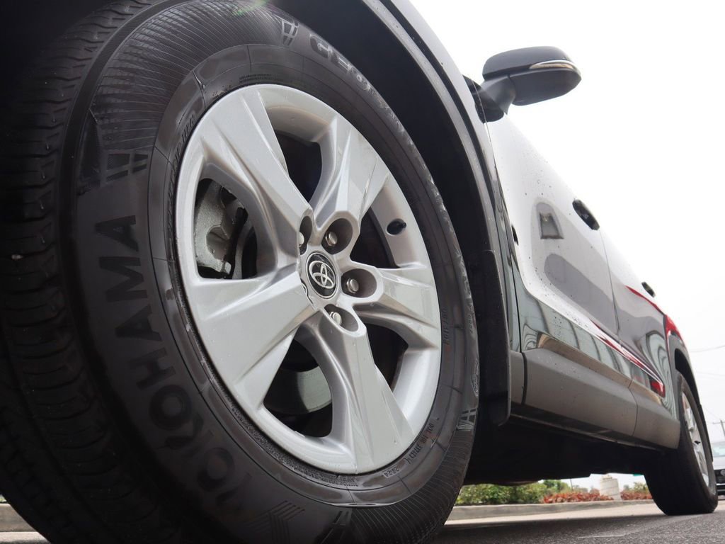 Used 2025 Toyota Grand Highlander AWD image 11