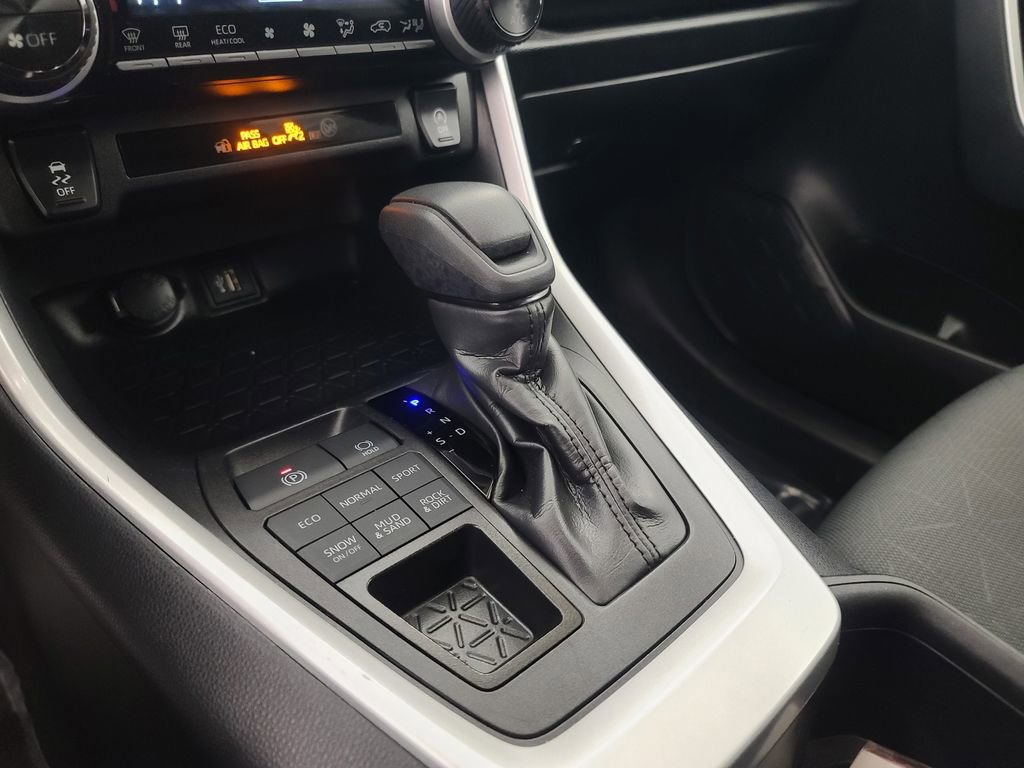 Used 2025 Toyota RAV4 XLE image 37