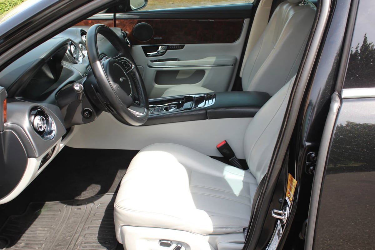 Used 2013 Jaguar XJ AWD image 10