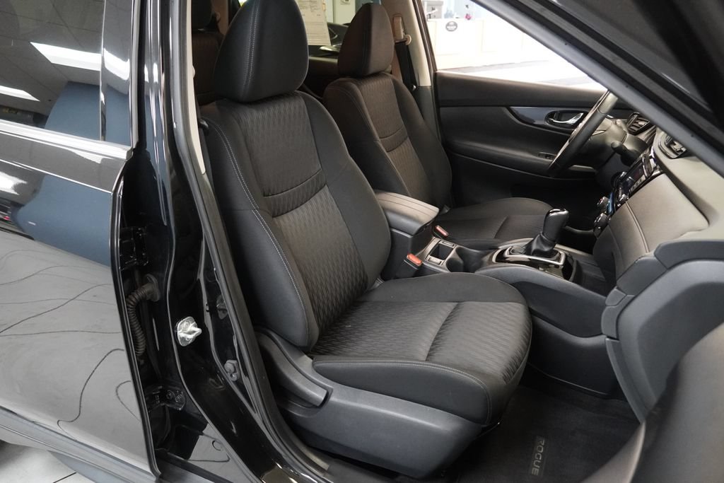 Used 2018 Nissan Rogue SV AWD/4WD image 23