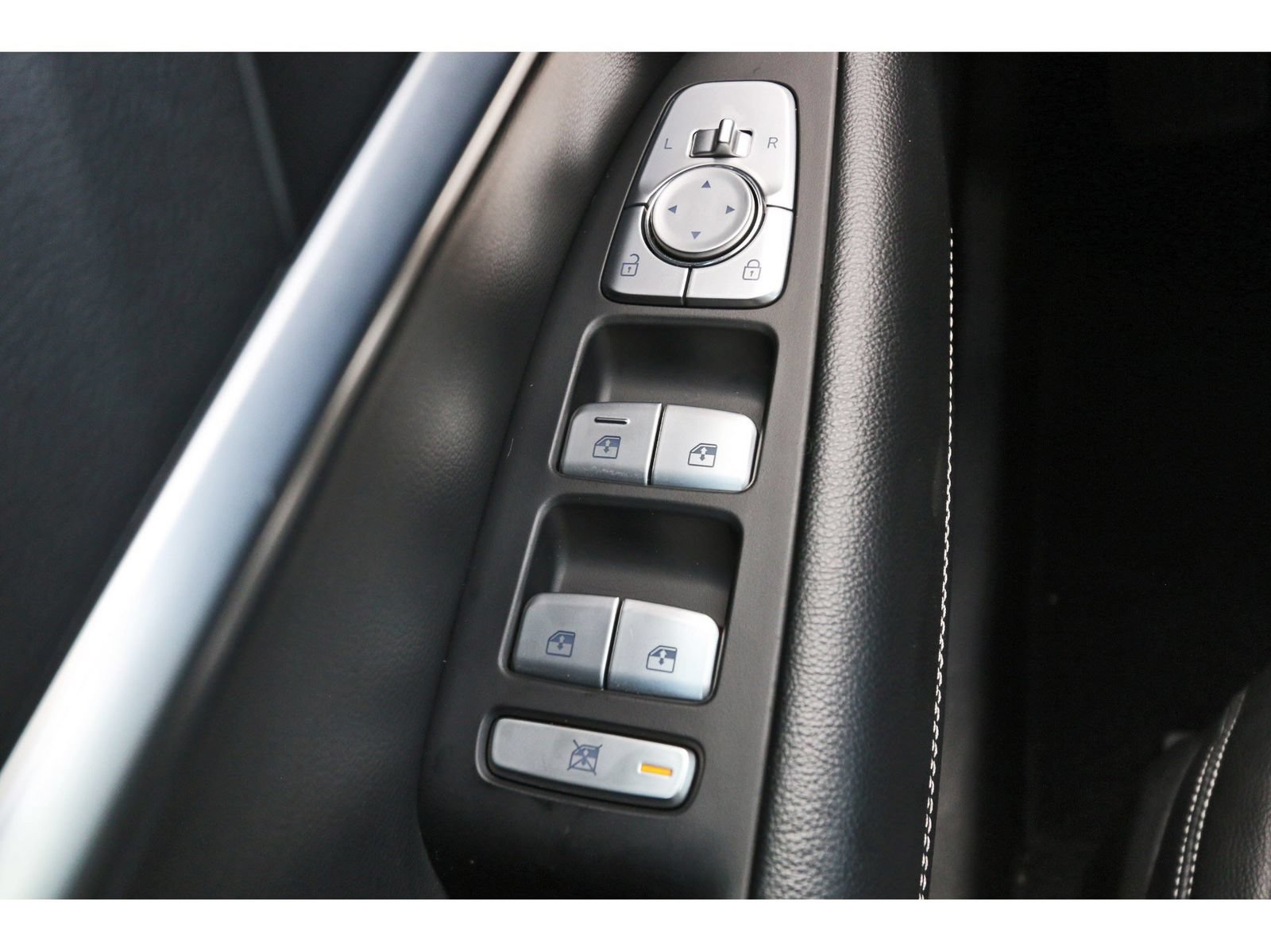 Used 2021 Genesis G70 2.0T RWD image 22