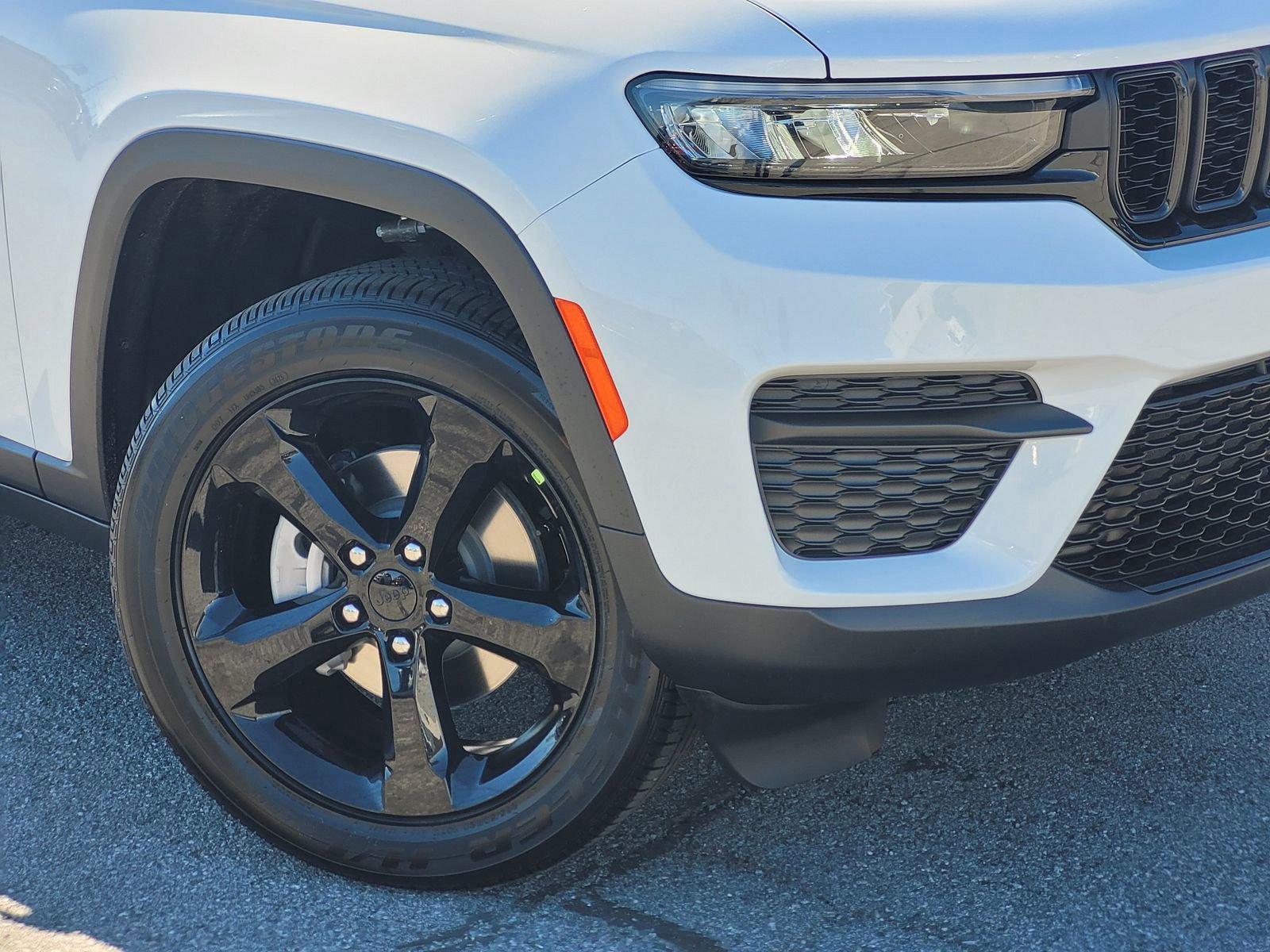 New 2025 Jeep Grand Cherokee Altitude image 6