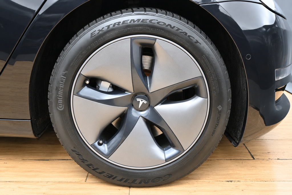 Used 2018 Tesla Model 3 Long Range RWD image 5
