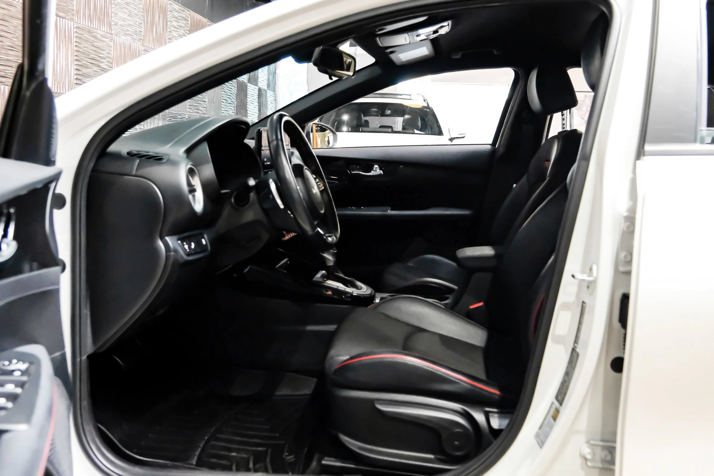 Used 2022 Kia Forte GT FWD image 4