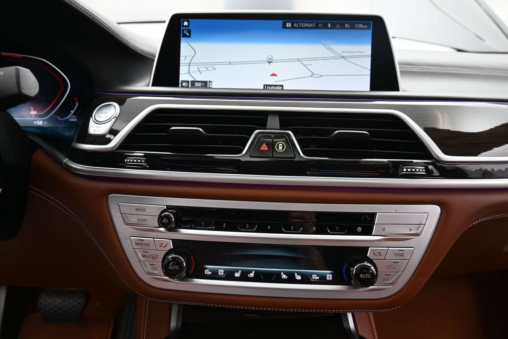 Used 2022 BMW 750i xDrive w/ Autobahn Package AWD/4WD image 14