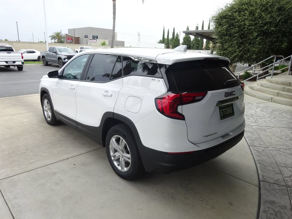 Used 2021 GMC Terrain SLE w/ LPO, Floor Liner Package FWD image 6