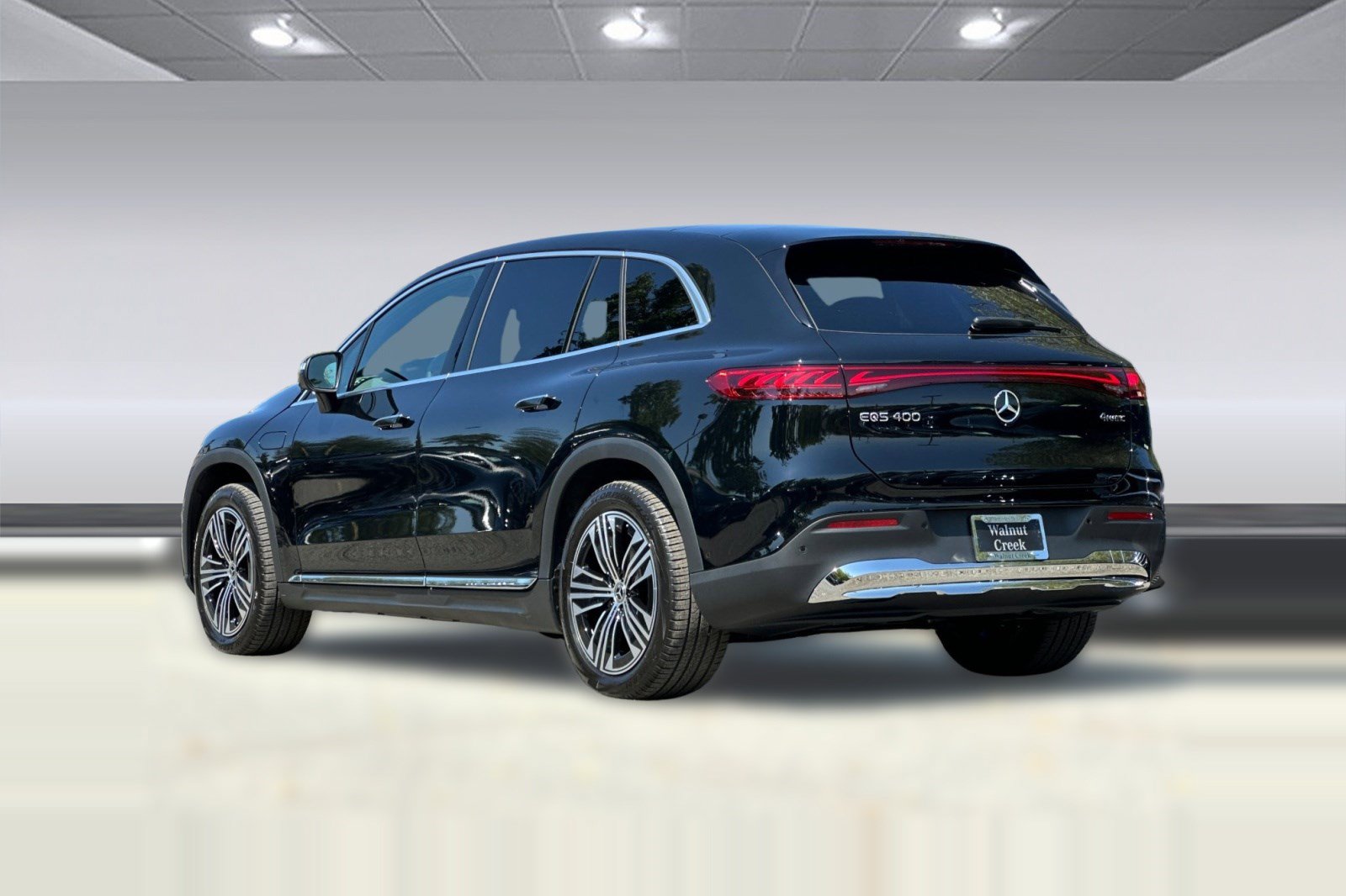 Used 2026 Mercedes-Benz EQS 400 4MATIC SUV image 3