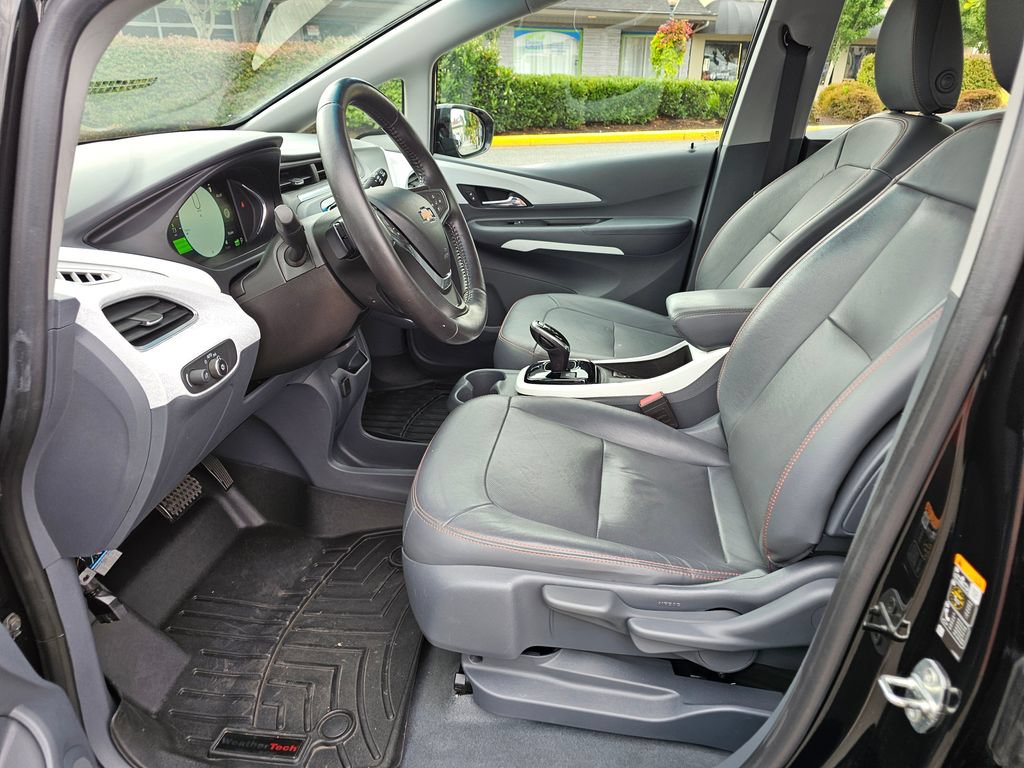 Used 2020 Chevrolet Bolt Premier w/ Infotainment Package FWD image 23