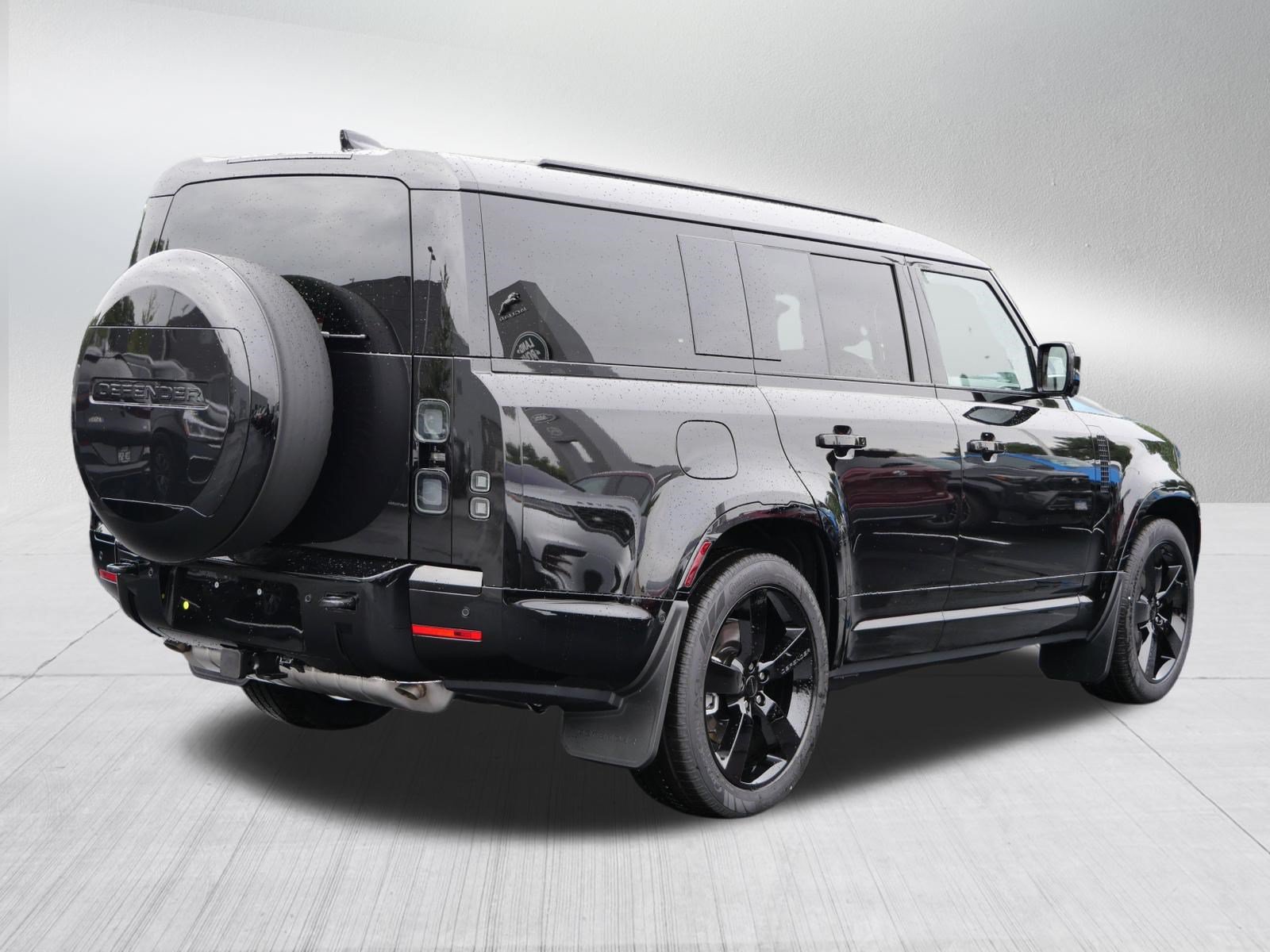 New 2026 Land Rover Defender 130 X-Dynamic SE AWD/4WD image 2
