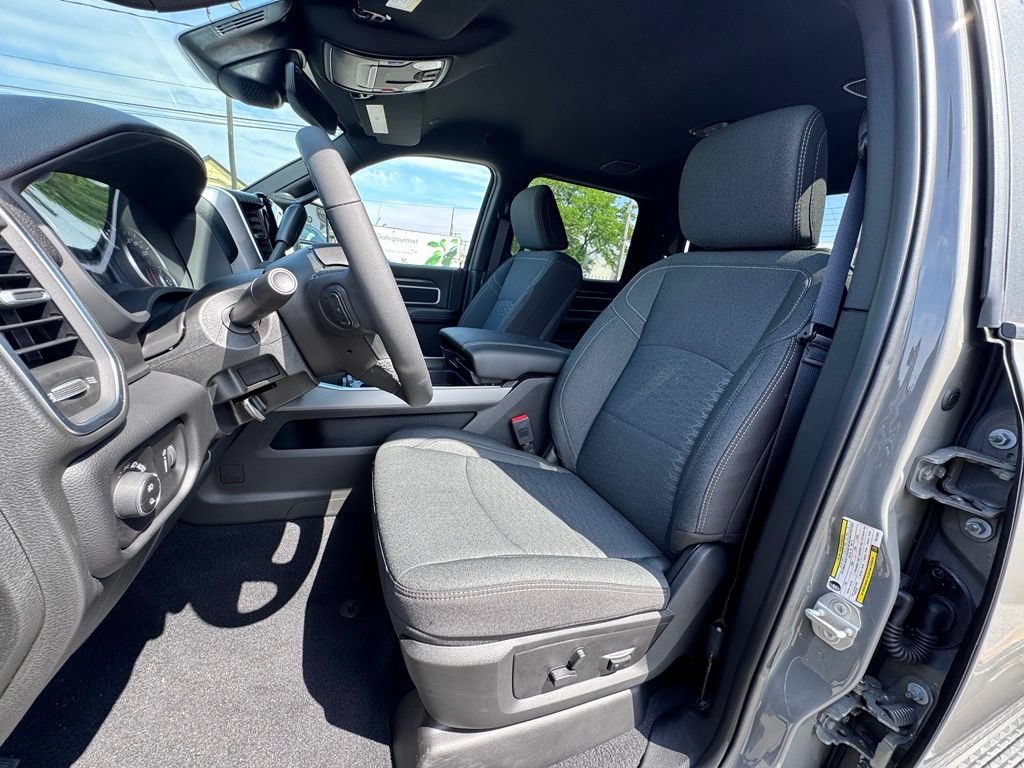 New 2026 RAM 2500 Big Horn AWD/4WD image 14