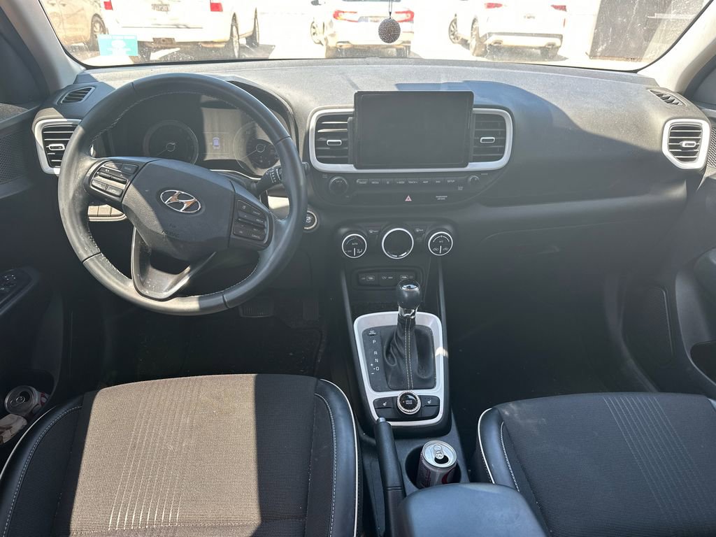 Used 2022 Hyundai Venue Limited image 20
