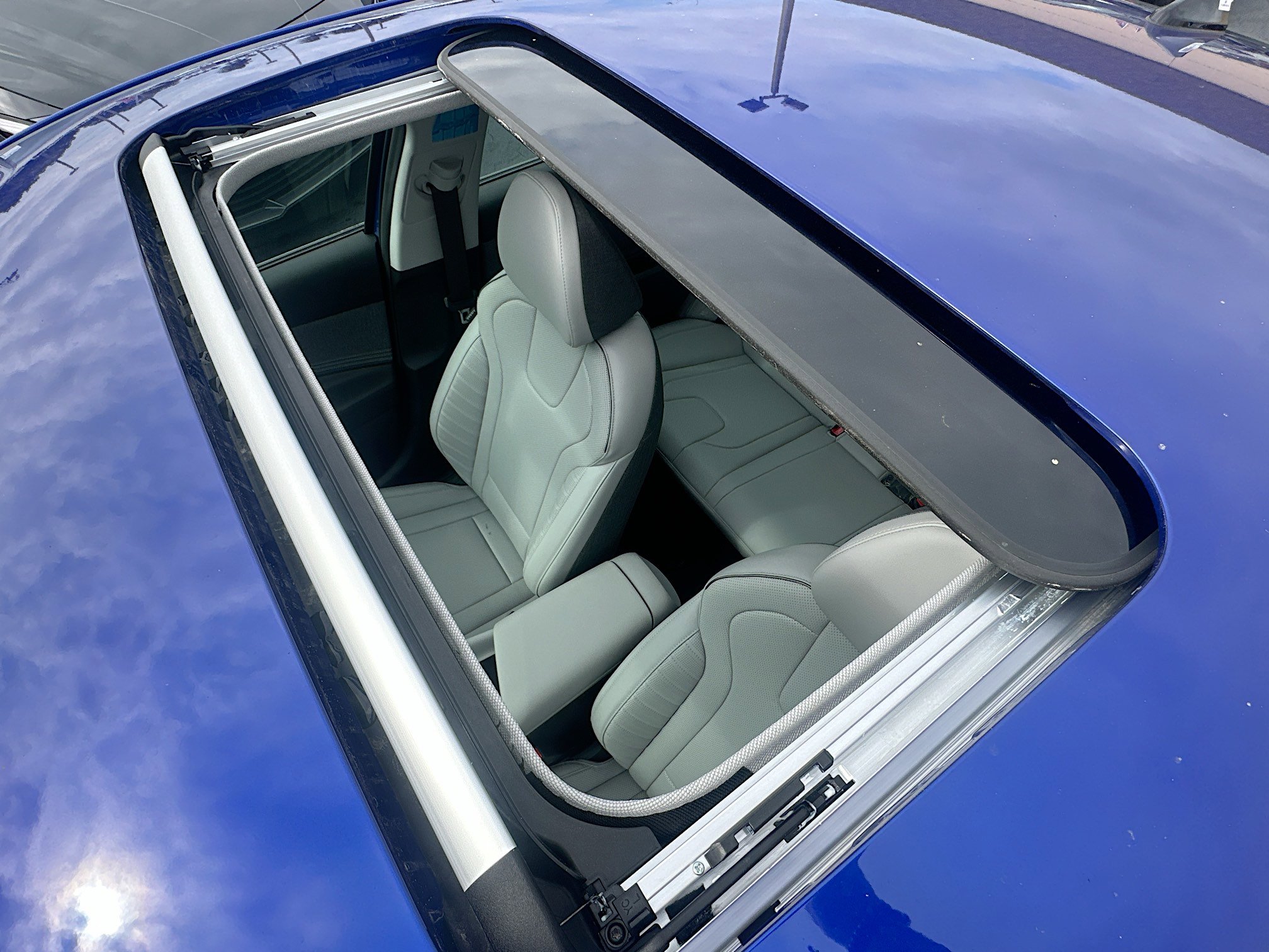 New 2025 Hyundai Elantra Limited w/ Cargo Package image 15