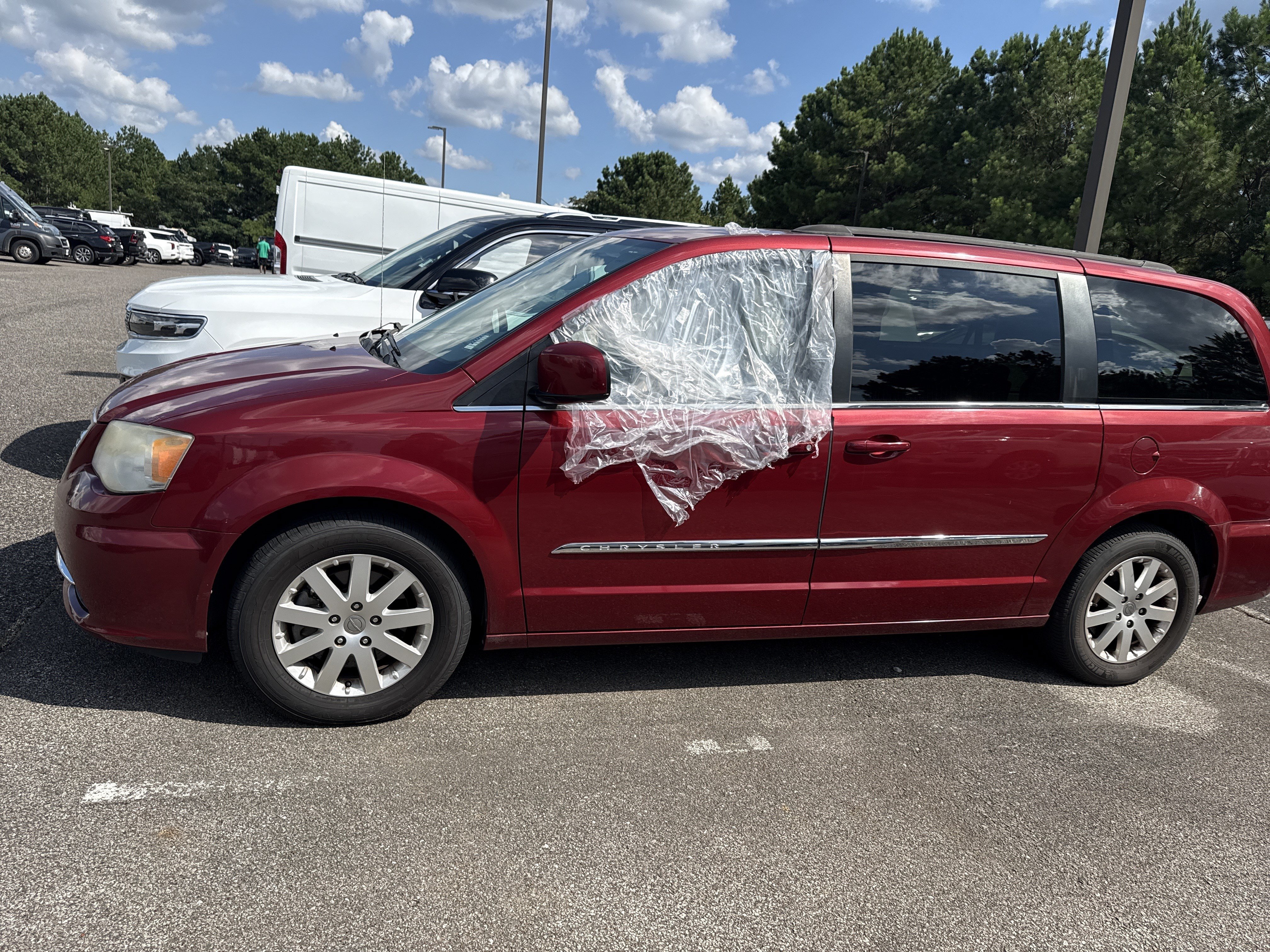 Used 2014 Chrysler Town & Country Touring FWD image 6