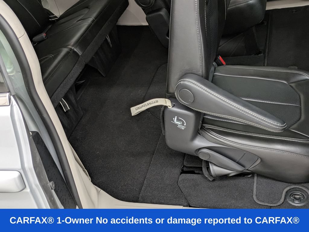 Used 2024 Chrysler Pacifica Touring-L FWD image 35