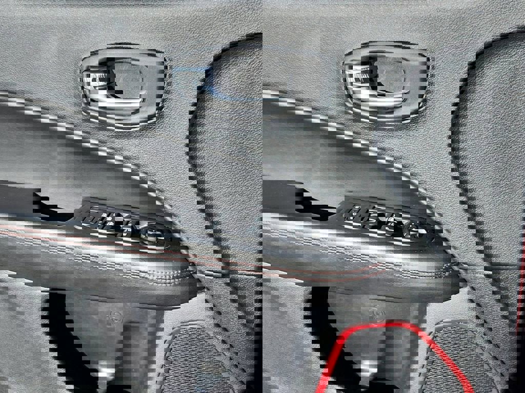 Used 2019 Jeep Compass Trailhawk w/ Cold Weather Group image 19