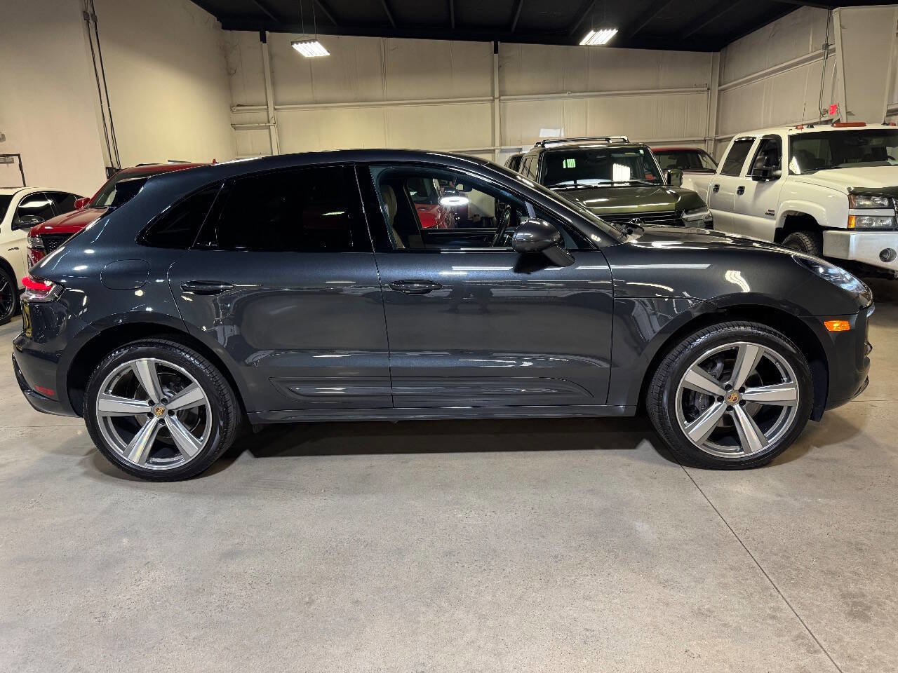 Used 2024 Porsche Macan w/ Premium Plus Package image 7