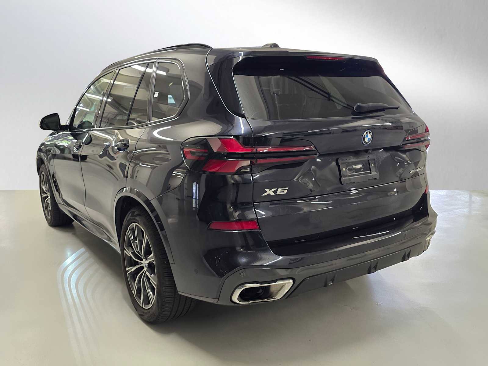 Used 2024 BMW X5 xDrive50e w/ M Sport Package image 3