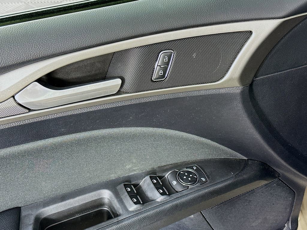 Used 2019 Ford Fusion SE image 24