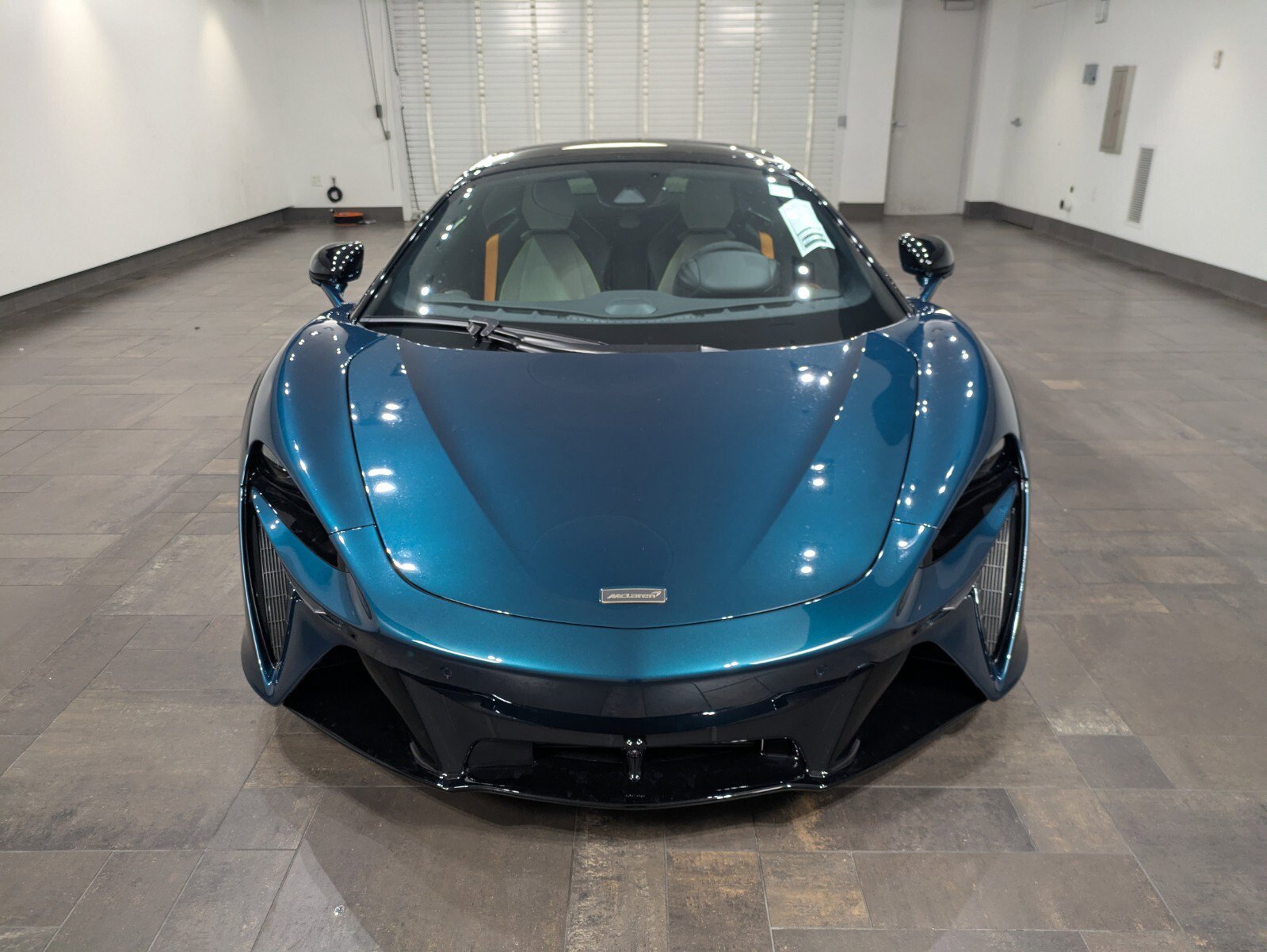 Used 2025 McLaren Artura Spider image 24