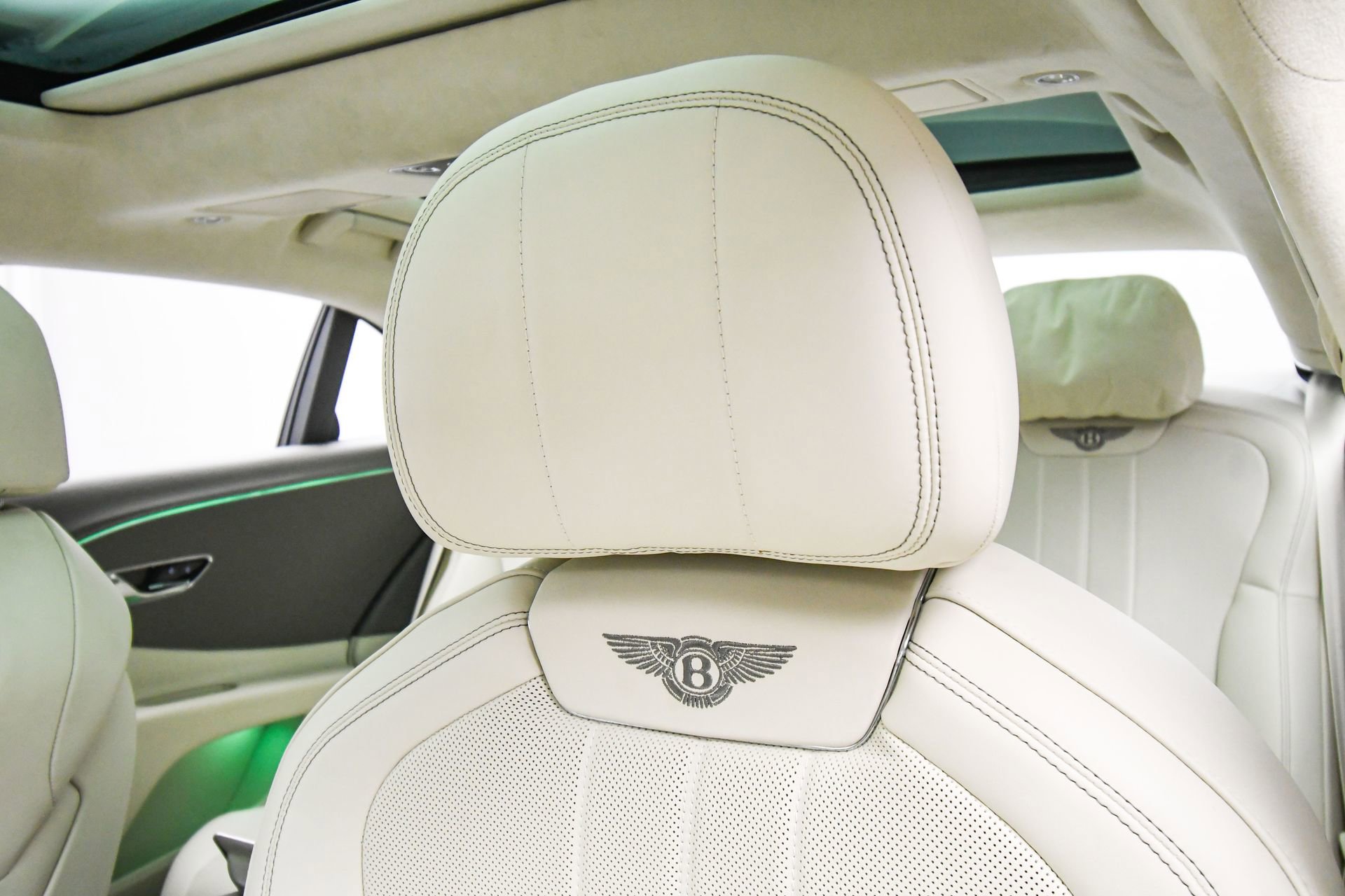 Used 2022 Bentley Flying Spur V8 image 53