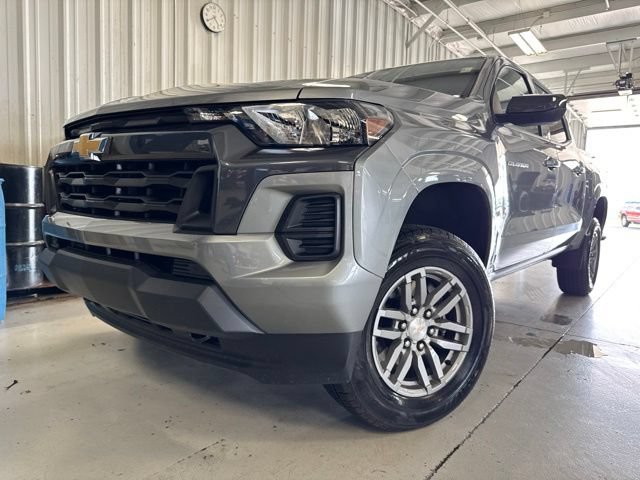 Used 2025 Chevrolet Colorado LT w/ Advanced Trailering Package AWD/4WD image 41
