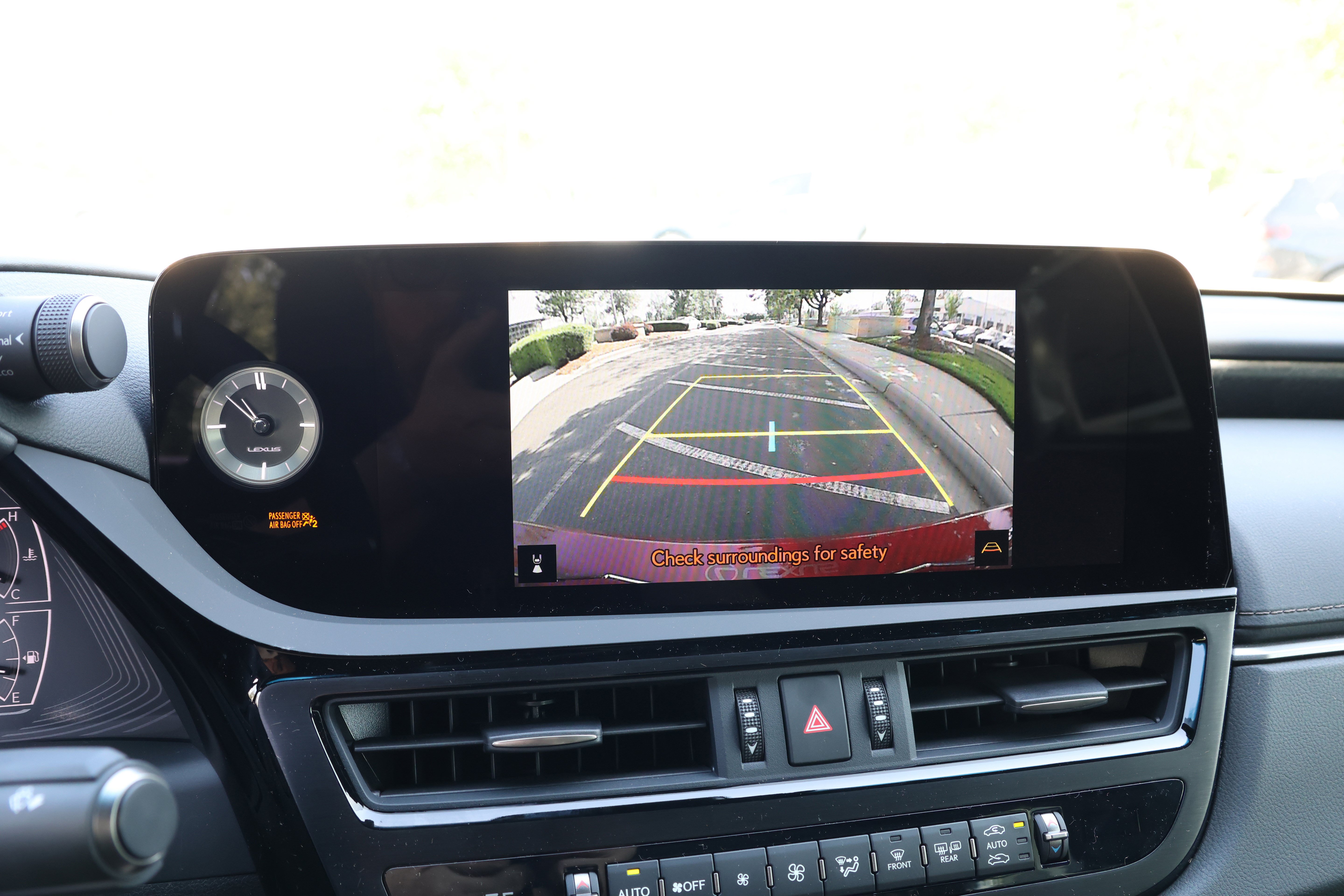 Used 2025 Lexus ES 300h w/ Premium Package FWD image 23