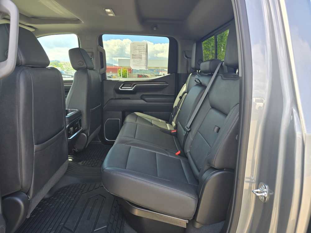 Used 2025 GMC Sierra 1500 SLT w/ SLT Premium Plus Package AWD/4WD image 16