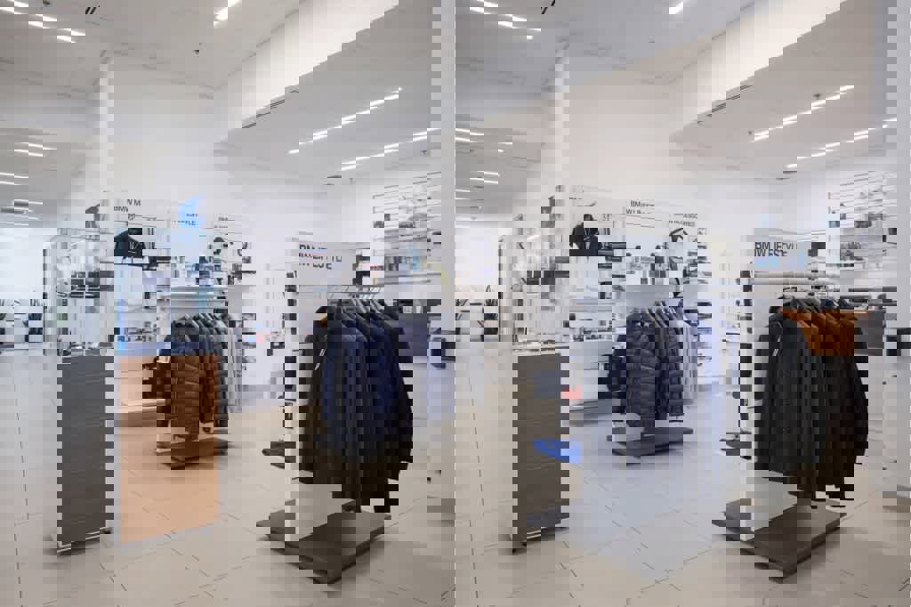 Certified 2023 BMW 760i xDrive w/ Executive Package image 36