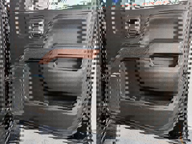 Used 2018 GMC Sierra 2500 SLT w/ Snow Plow Prep Package image 21