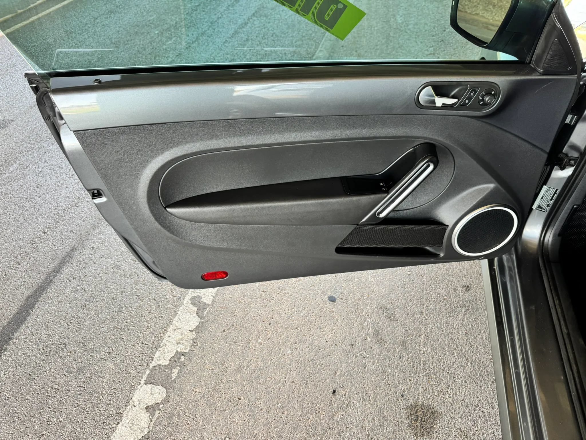 Used 2014 Volkswagen Beetle TDI FWD image 9