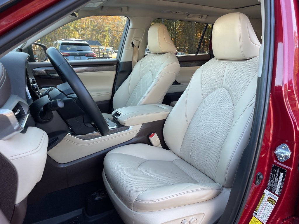 Used 2021 Toyota Highlander Platinum image 19