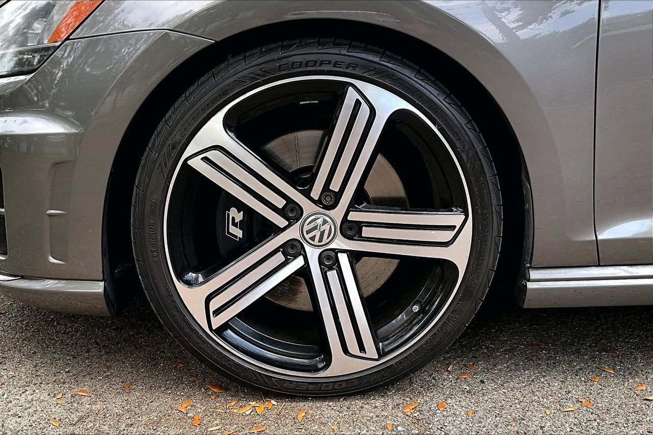 Used 2016 Volkswagen Golf R 4-Door AWD/4WD image 34