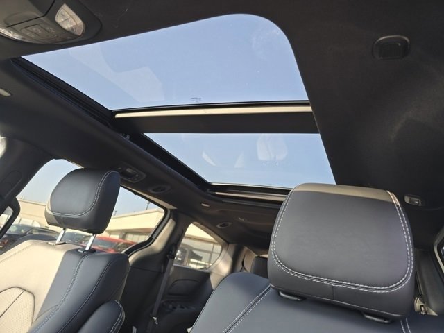 New 2026 Chrysler Pacifica Select image 5
