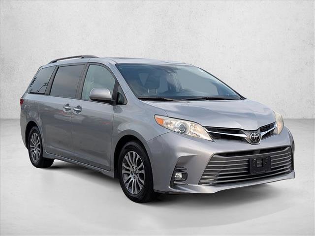 Used 2018 Toyota Sienna XLE image 3