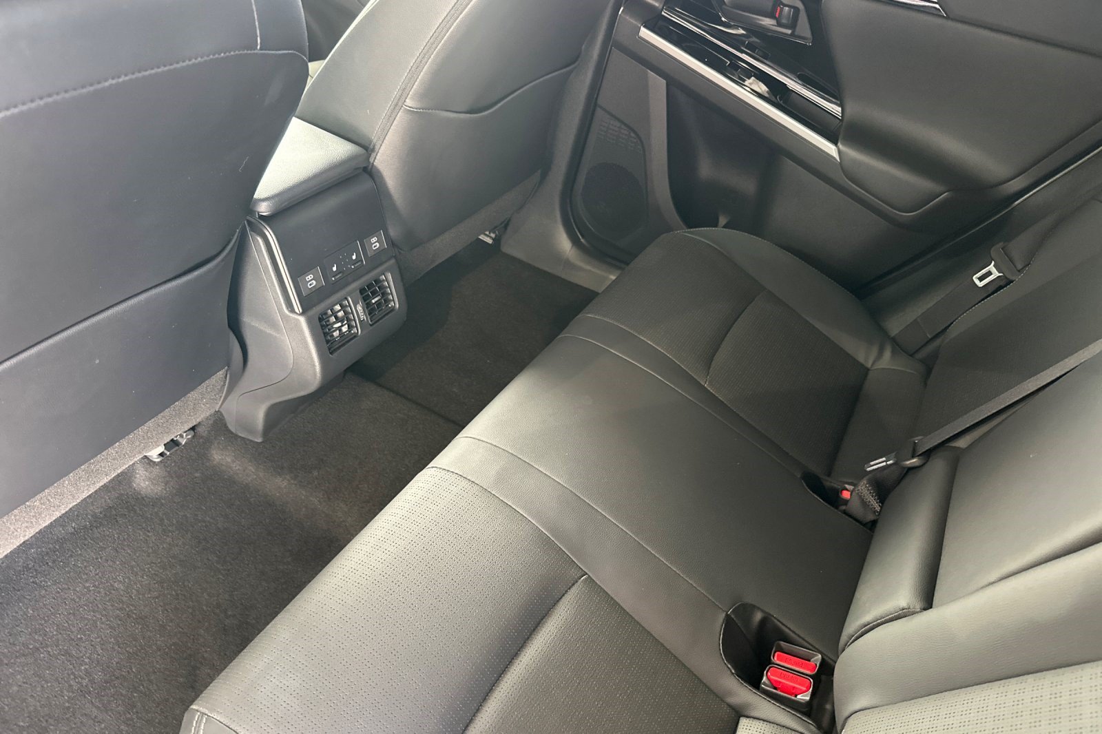 Used 2024 Subaru Solterra AWD/4WD image 15