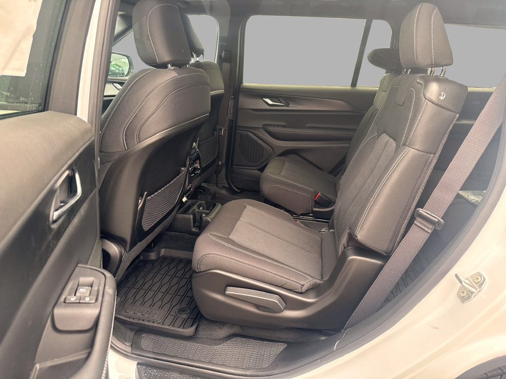 New 2026 Jeep Grand Cherokee L 4WD image 12