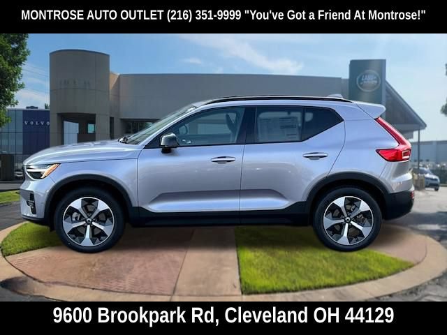 New 2026 Volvo XC40 B5 Plus w/ Protection Package Premier AWD/4WD image 3