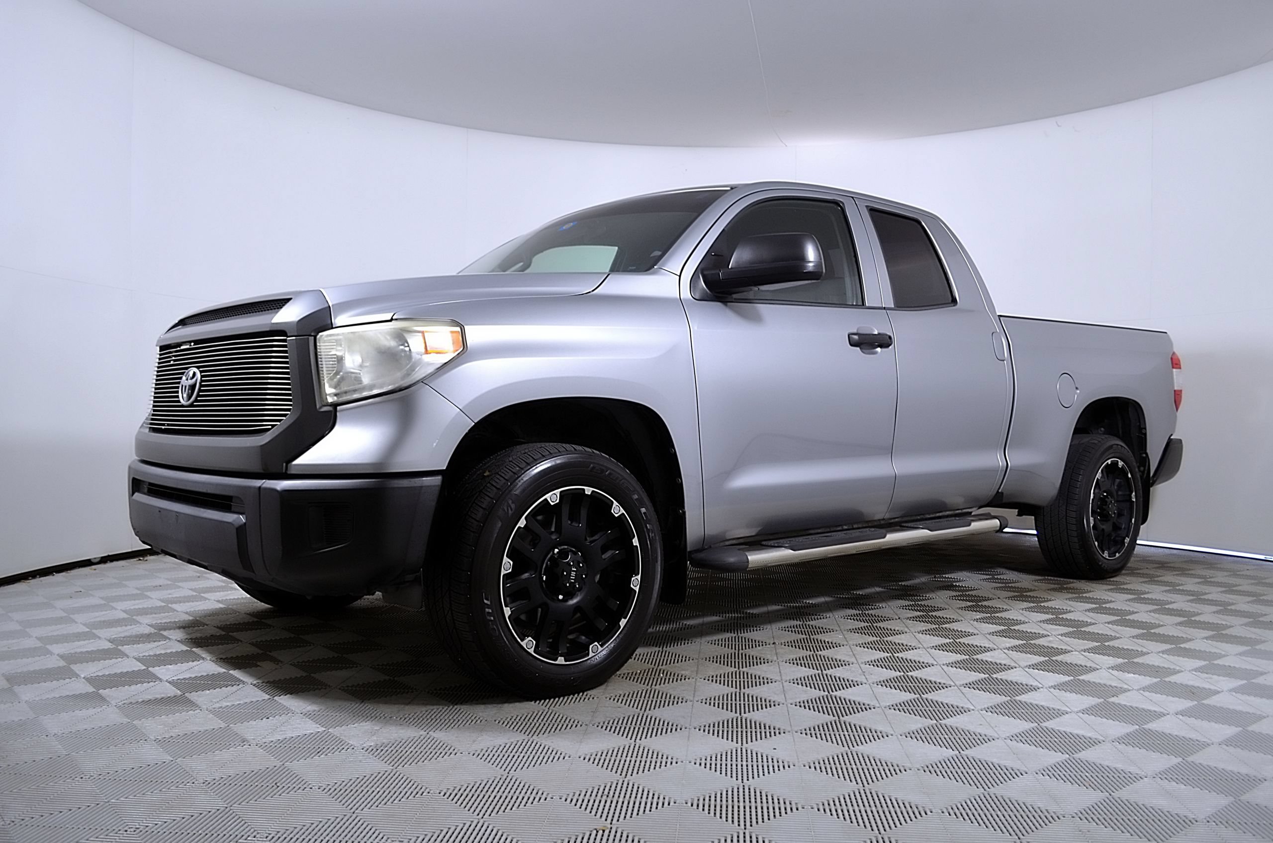 Used 2015 Toyota Tundra SR w/ Tow Package RWD image 2