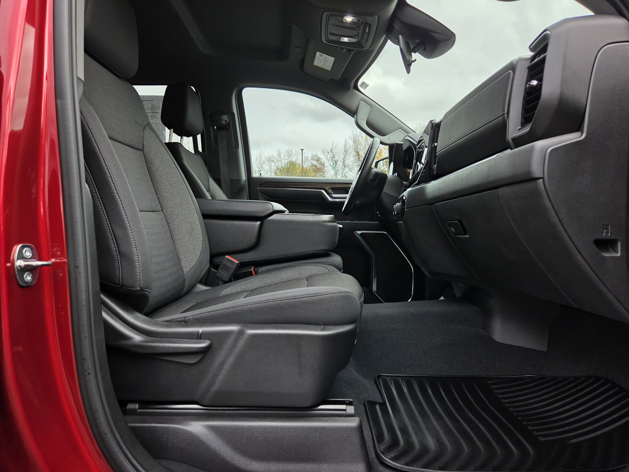 Used 2023 Chevrolet Silverado 1500 LT AWD/4WD image 32