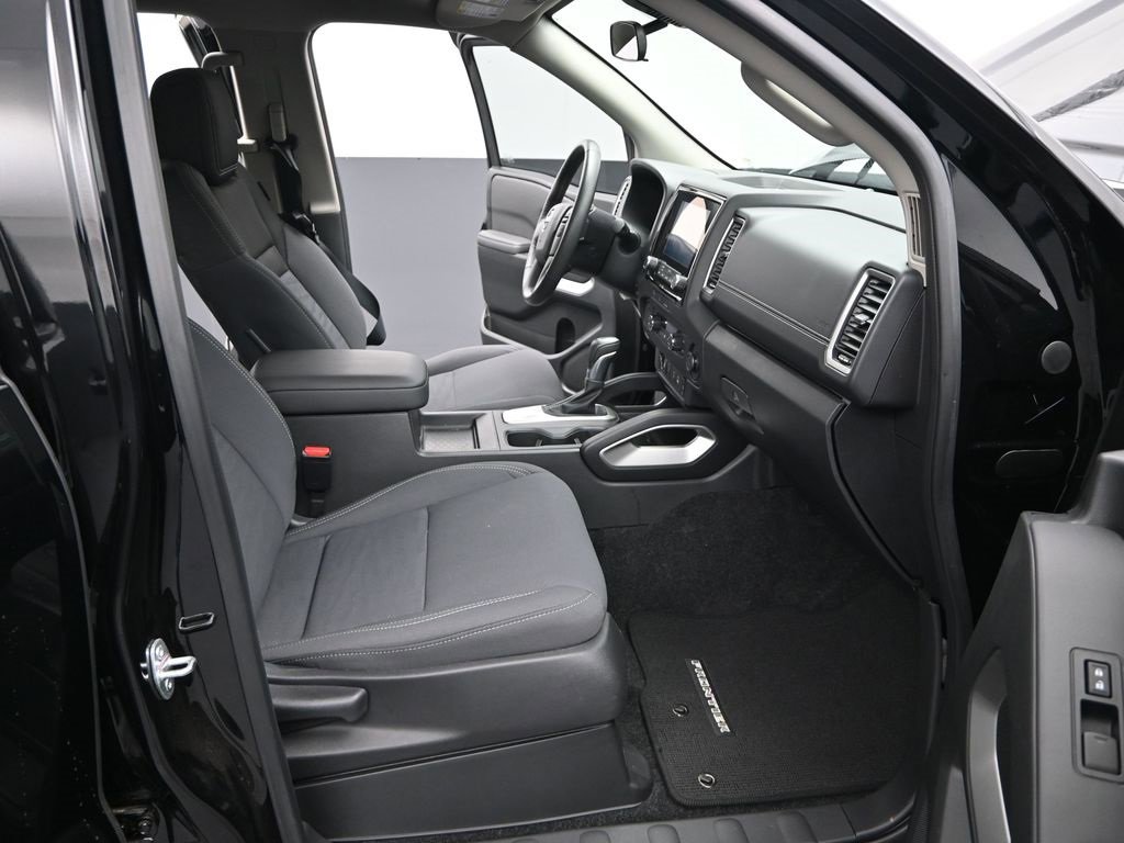 Used 2024 Nissan Frontier SV image 13