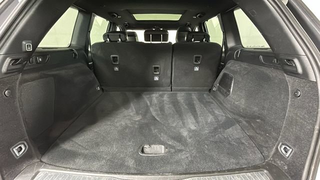 Used 2023 Jeep Grand Cherokee Overland w/ Luxury Tech Group IV AWD/4WD image 25