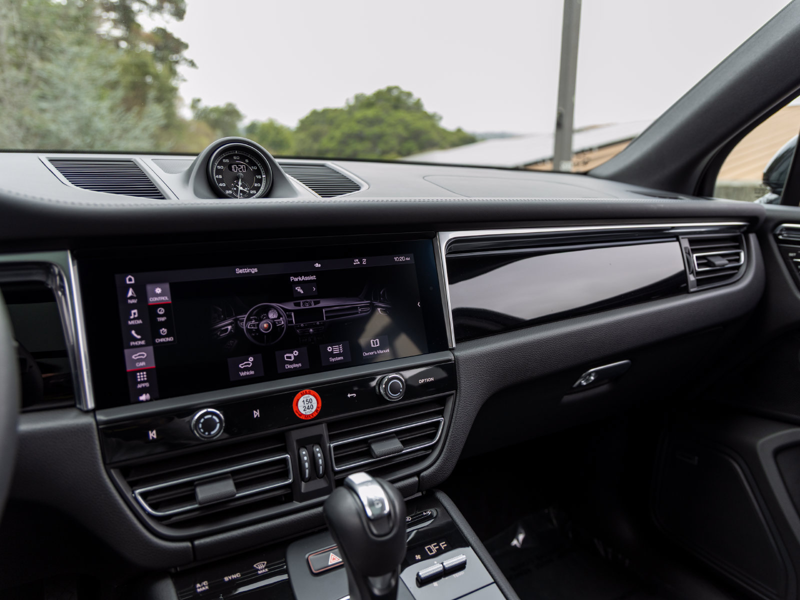 Used 2026 Porsche Macan AWD/4WD image 37